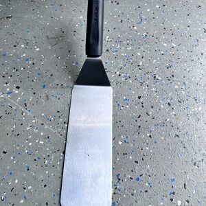 10" Blackstone Black Handle Silver Spatula Used twice Like New GUC